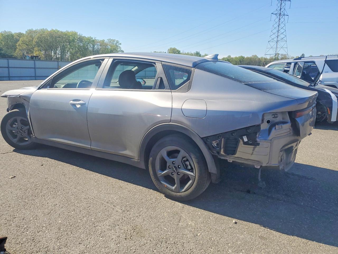 2025 Kia All other VIN 3KPFT4DE5SE100782 photo 2