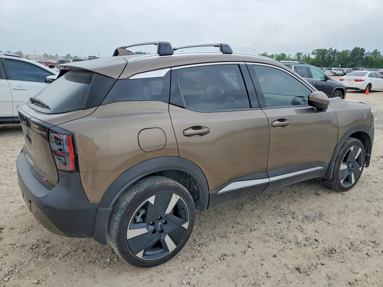 2025 NISSAN Kicks VIN 3N8AP6DA8SL403286 photo 3