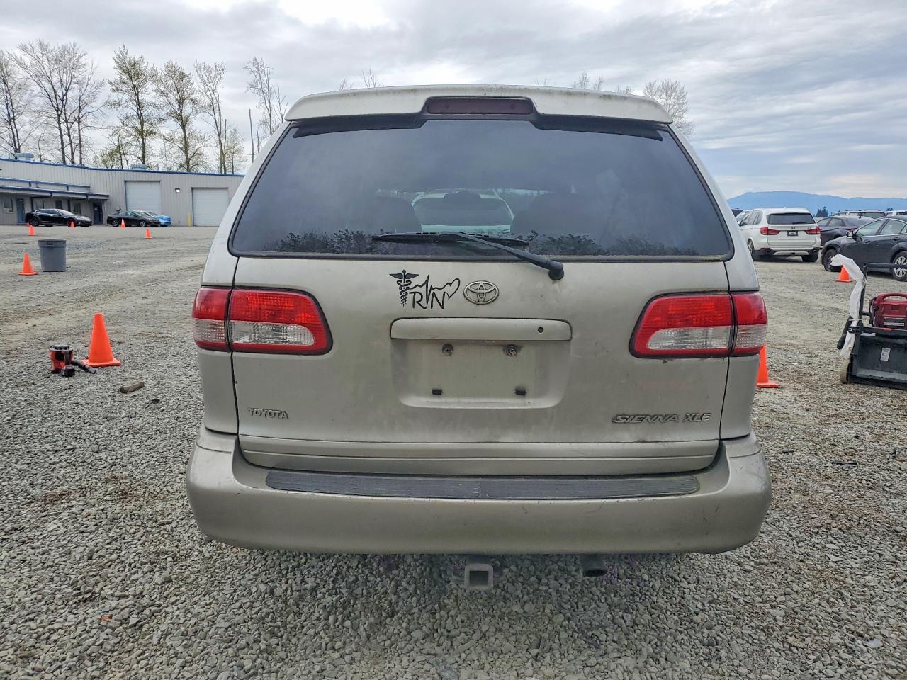 2002 Toyota Sienna VIN 4T3ZF13C82U451662 photo 6