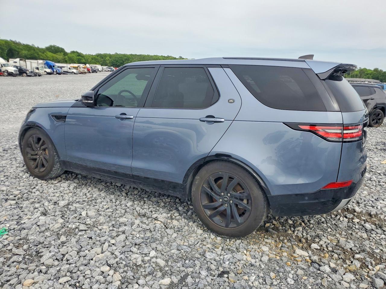 2019 LAND Discovery VIN SALRR2RV4KA082795 photo 2