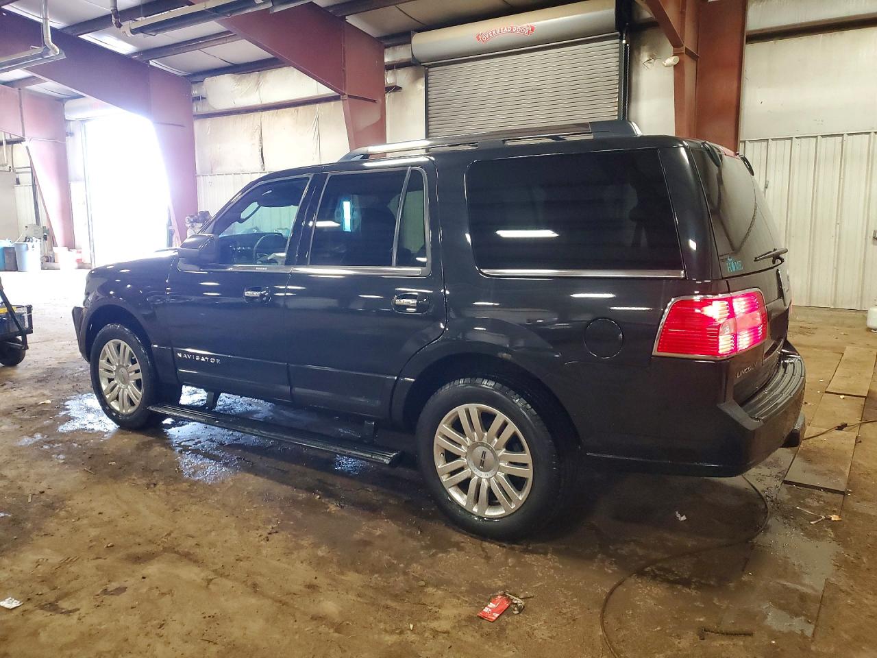 2014 Lincoln Navigator VIN 5LMJJ2J51EEL07008 photo 2