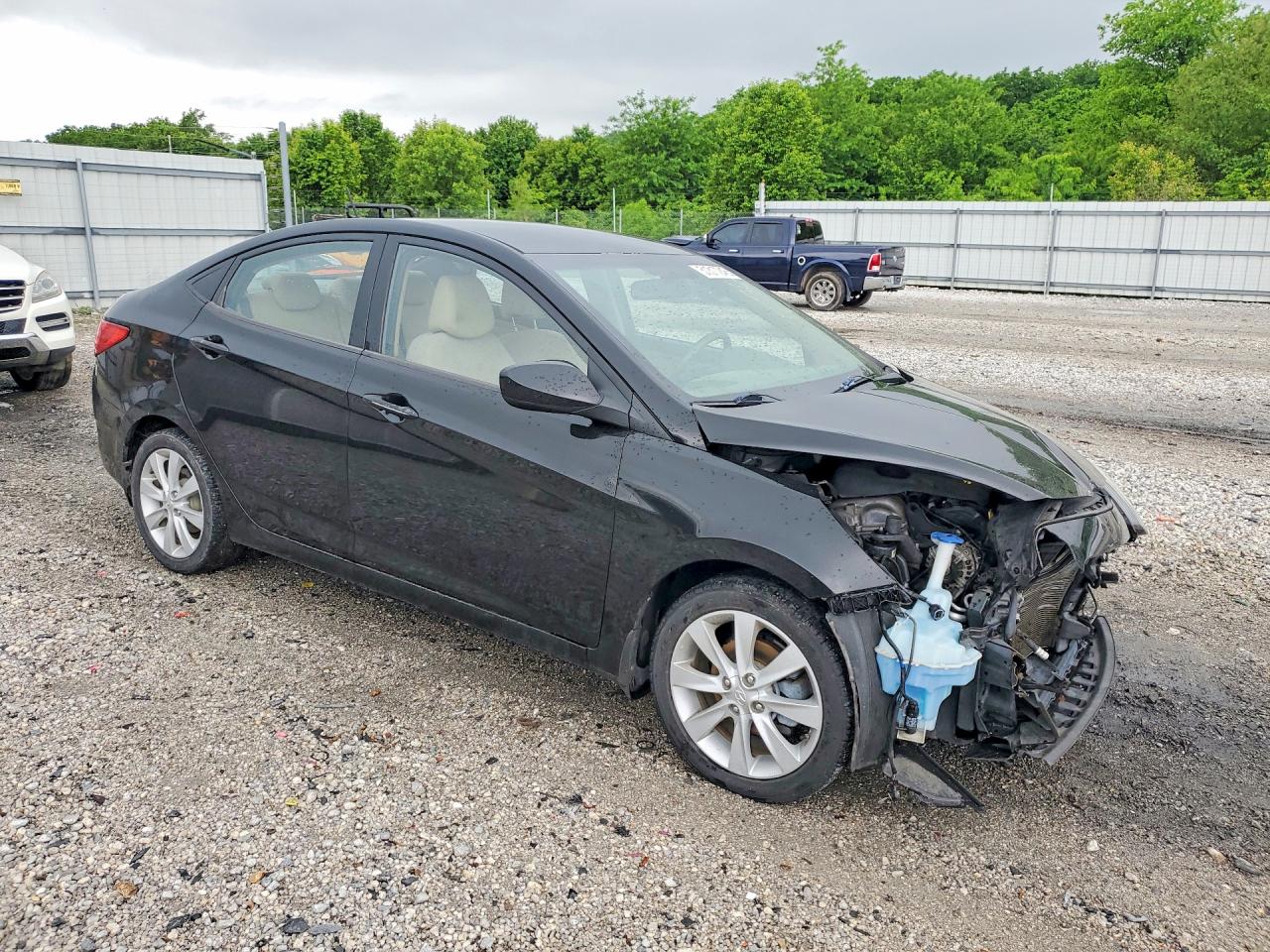 2014 Hyundai Accent VIN KMHCU4AE4EU677812 photo 4
