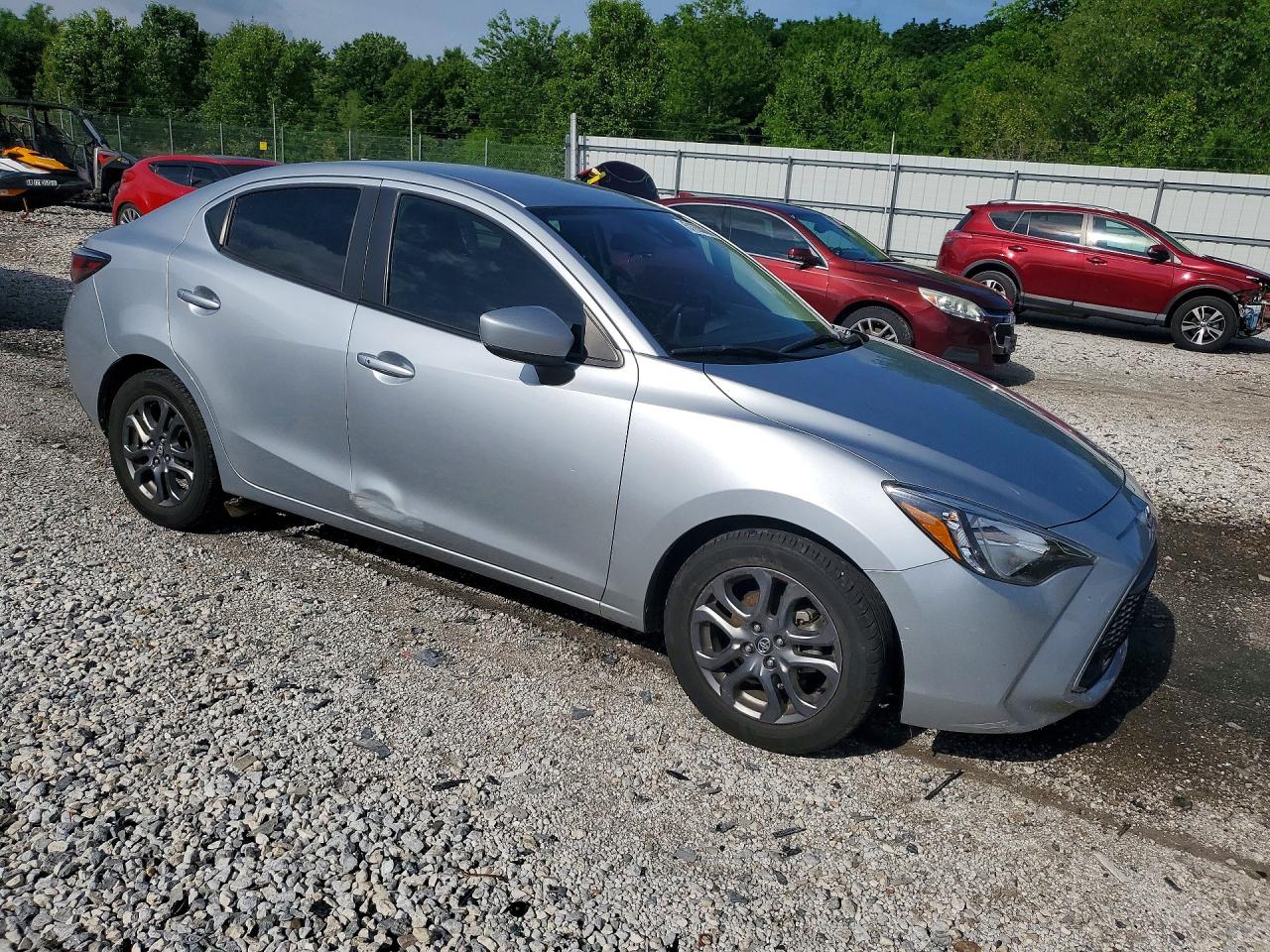 2019 Toyota Yaris VIN 3MYDLBYV7KY521733 photo 4