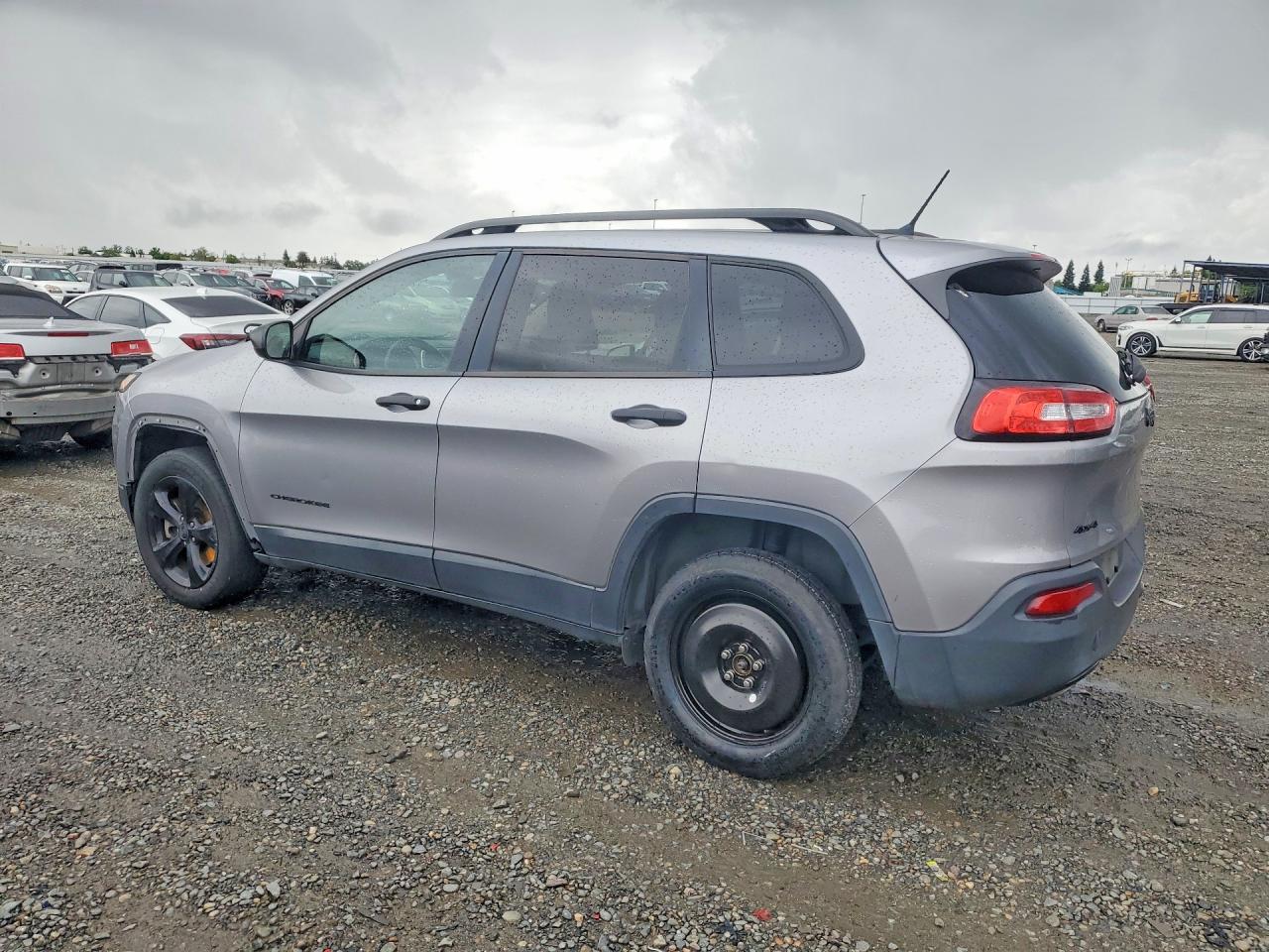 2016 Jeep Grand cher VIN 1C4PJMAB4GW317421 photo 2
