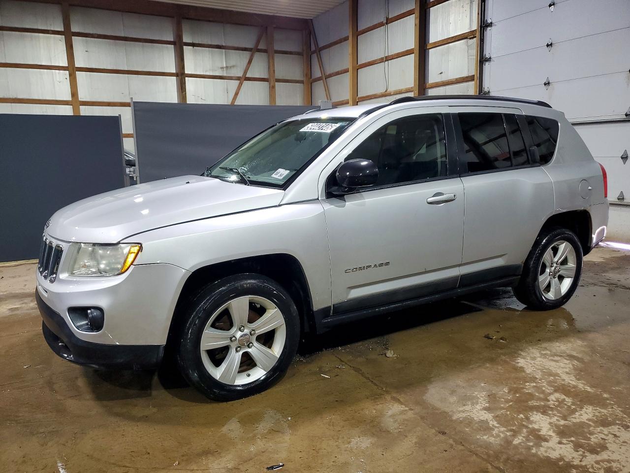2011 Jeep Compass VIN 1J4NT1FA0BD137528 photo 1