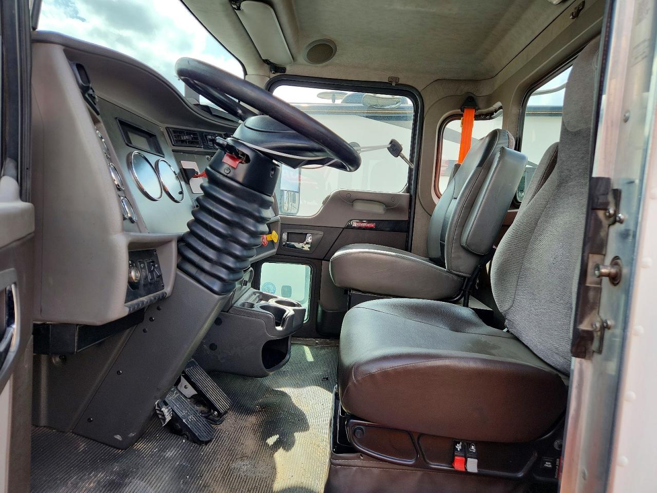 2016 KENWORTH All other VIN 2XKHAJ8X9GM497090 photo 5