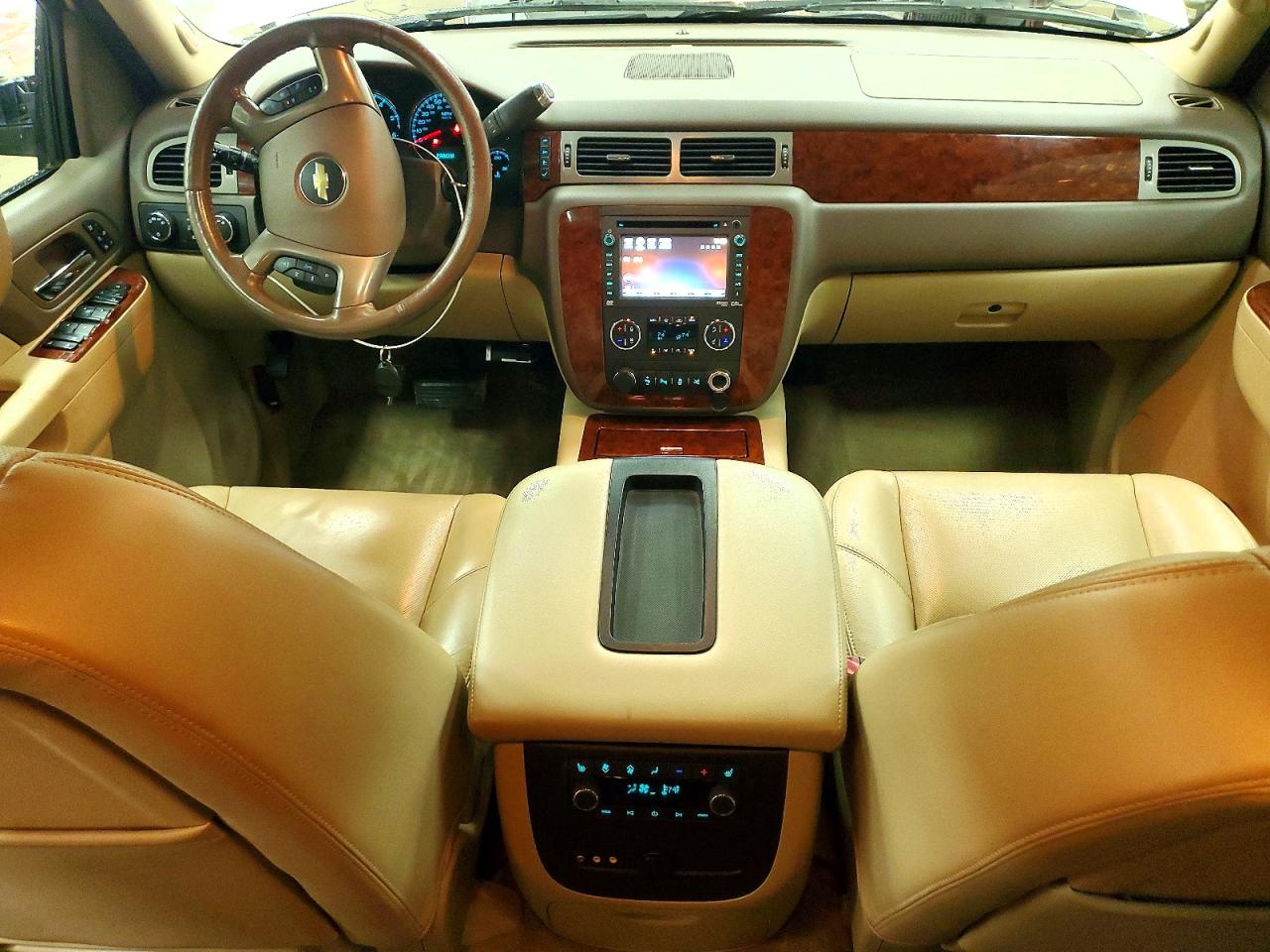 2014 Chevrolet Suburban VIN 1GNSKKE7XER164189 photo 8