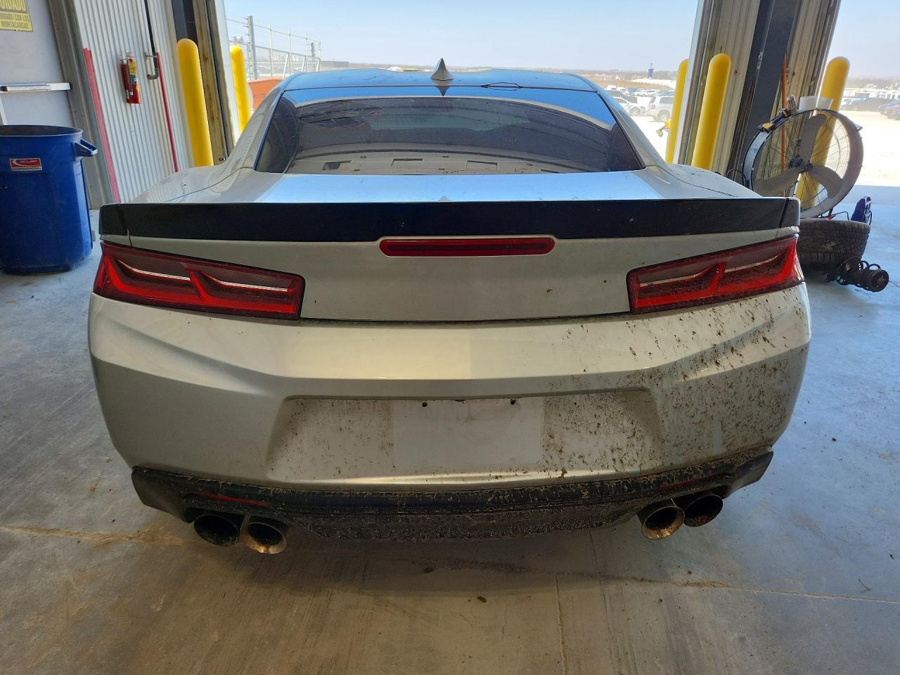2018 Chevrolet Camaro VIN 1G1FE1R70J0158561 photo 6