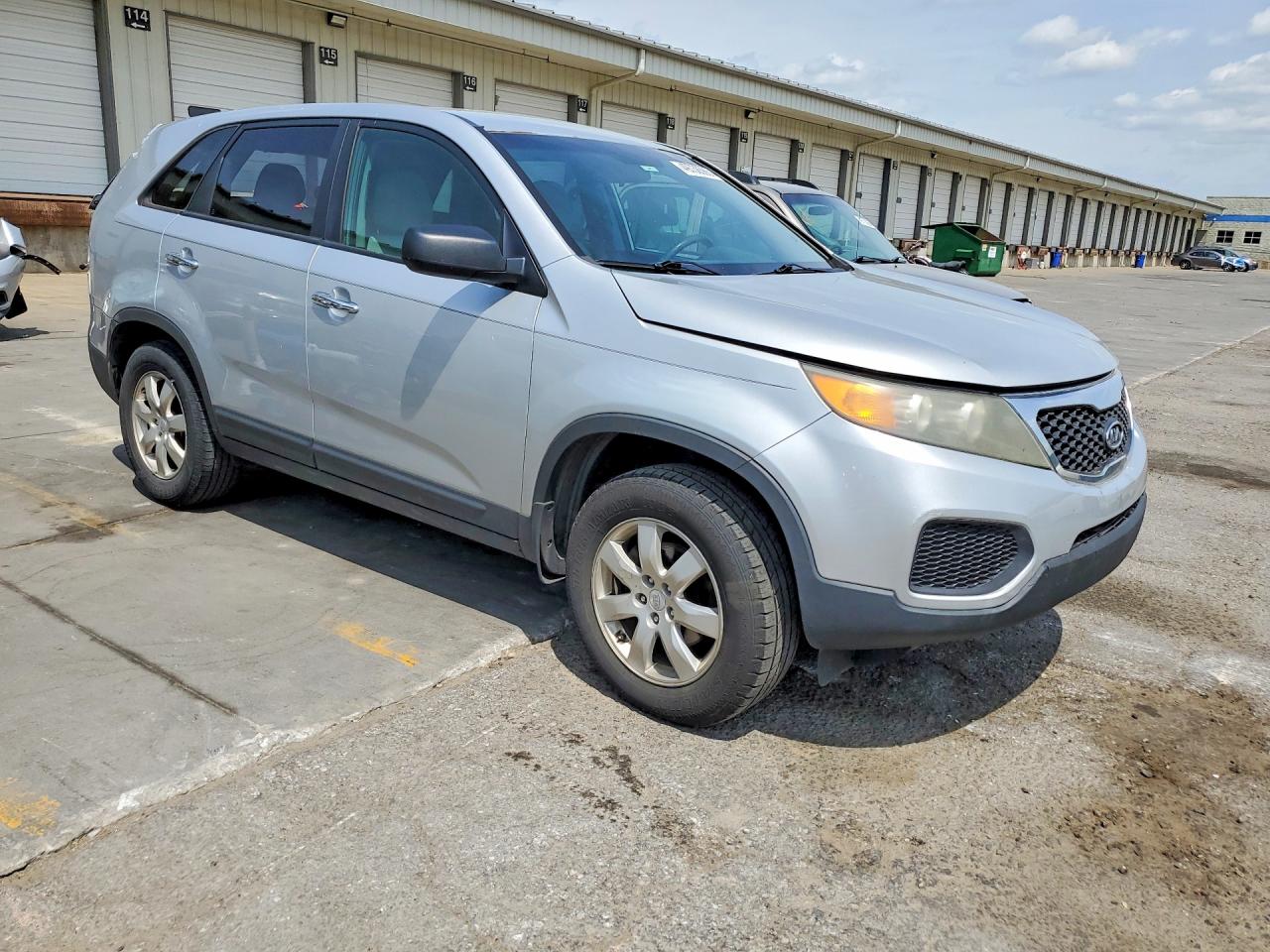 2011 Kia Sorento VIN 5XYKT3A1XBG032329 photo 4