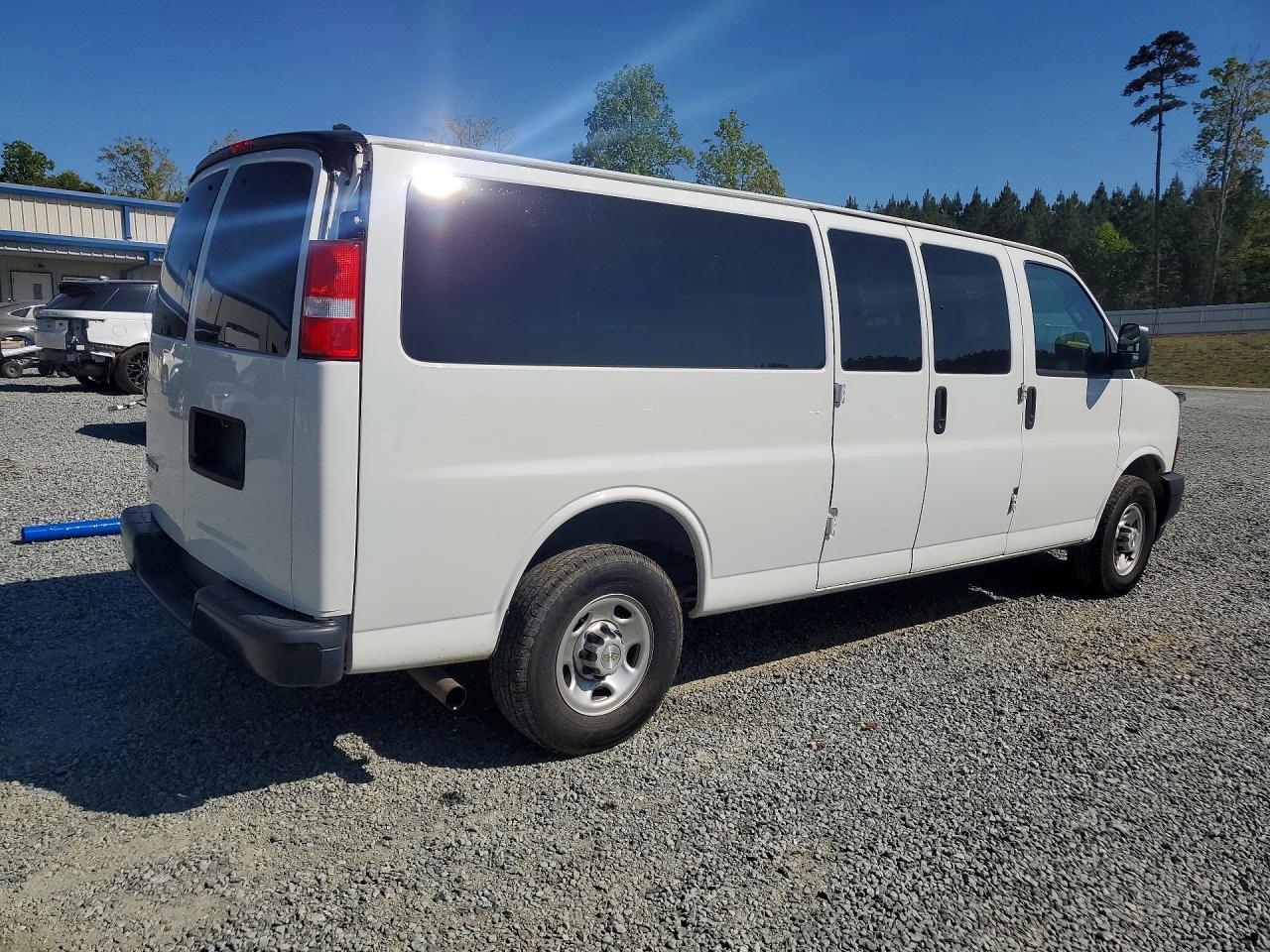 2023 Chevrolet Express VIN 1GAZGNFP2P1104166 photo 3