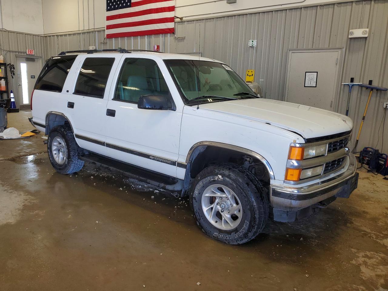 1999 Chevrolet Tahoe VIN 1GNEK13R6XJ355699 photo 4