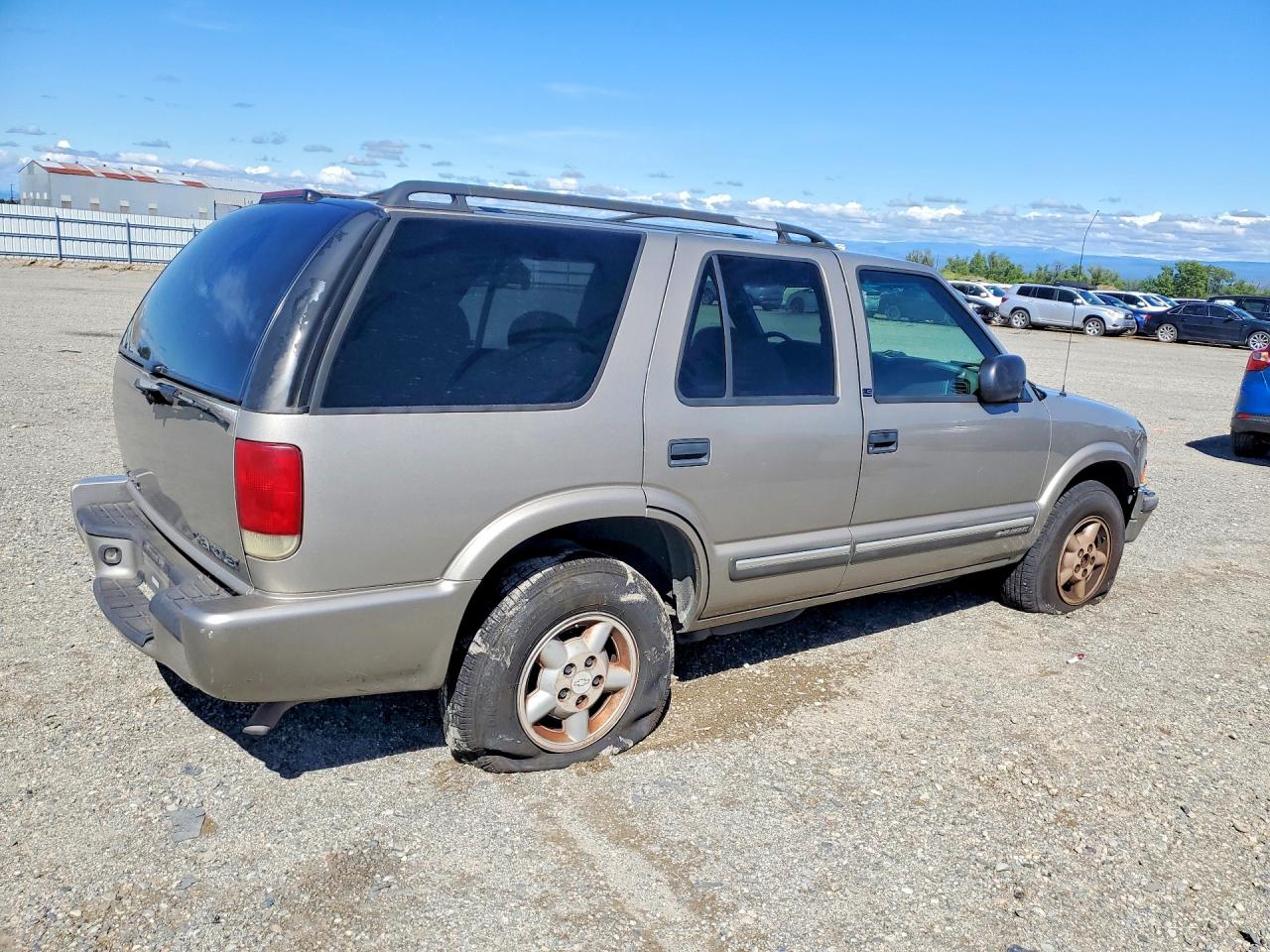 2000 CHEV Blazer VIN 1GNDT13W7YK207801 photo 3