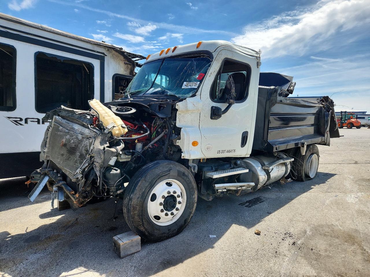 2014 FREIGHTLINER All other VIN 3AKBGDBG9ESFX0994 photo 2