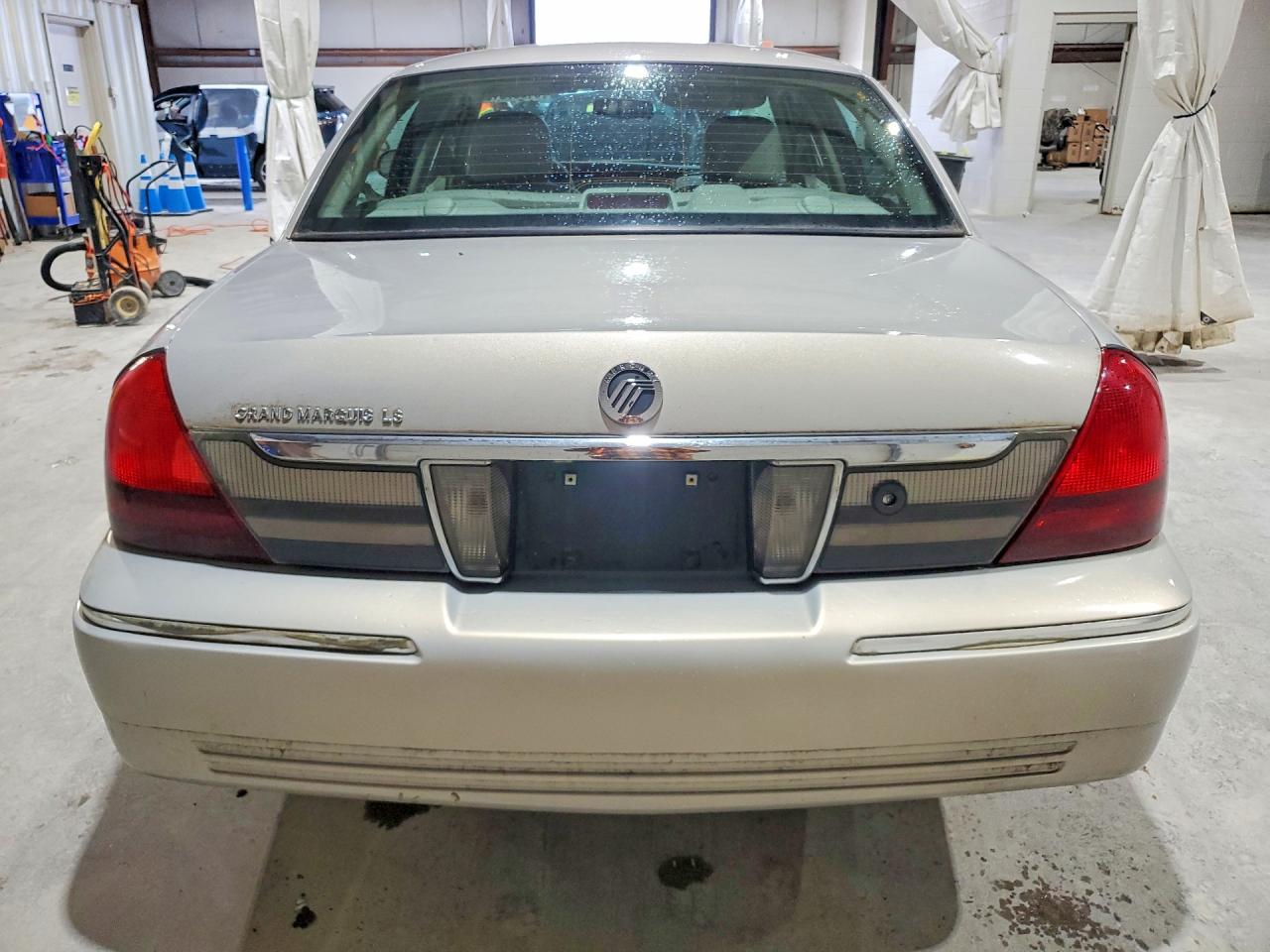 2010 Mercury Grmarquis VIN 2MEBM7FV0AX627646 photo 6