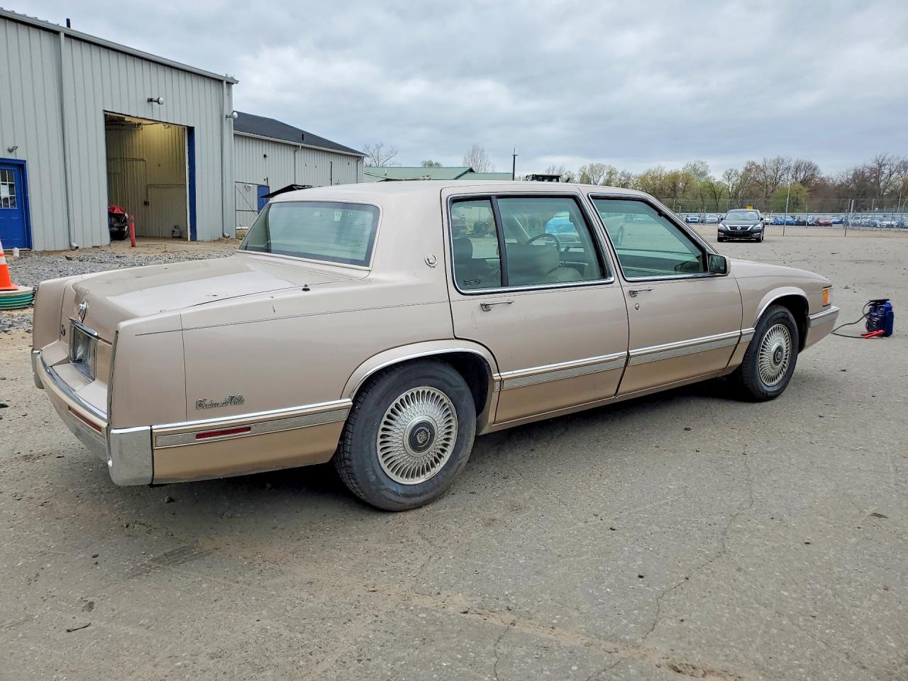 1993 Cadillac Deville VIN 1G6CD53B4P4215592 photo 3