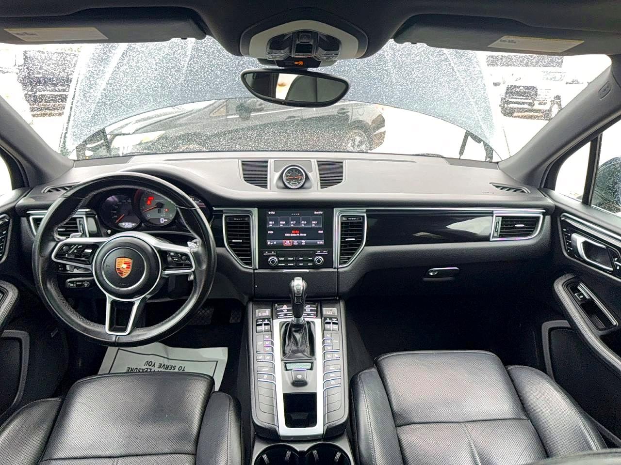 2018 Porsche Macan VIN WP1AB2A5XJLB34419 photo 9