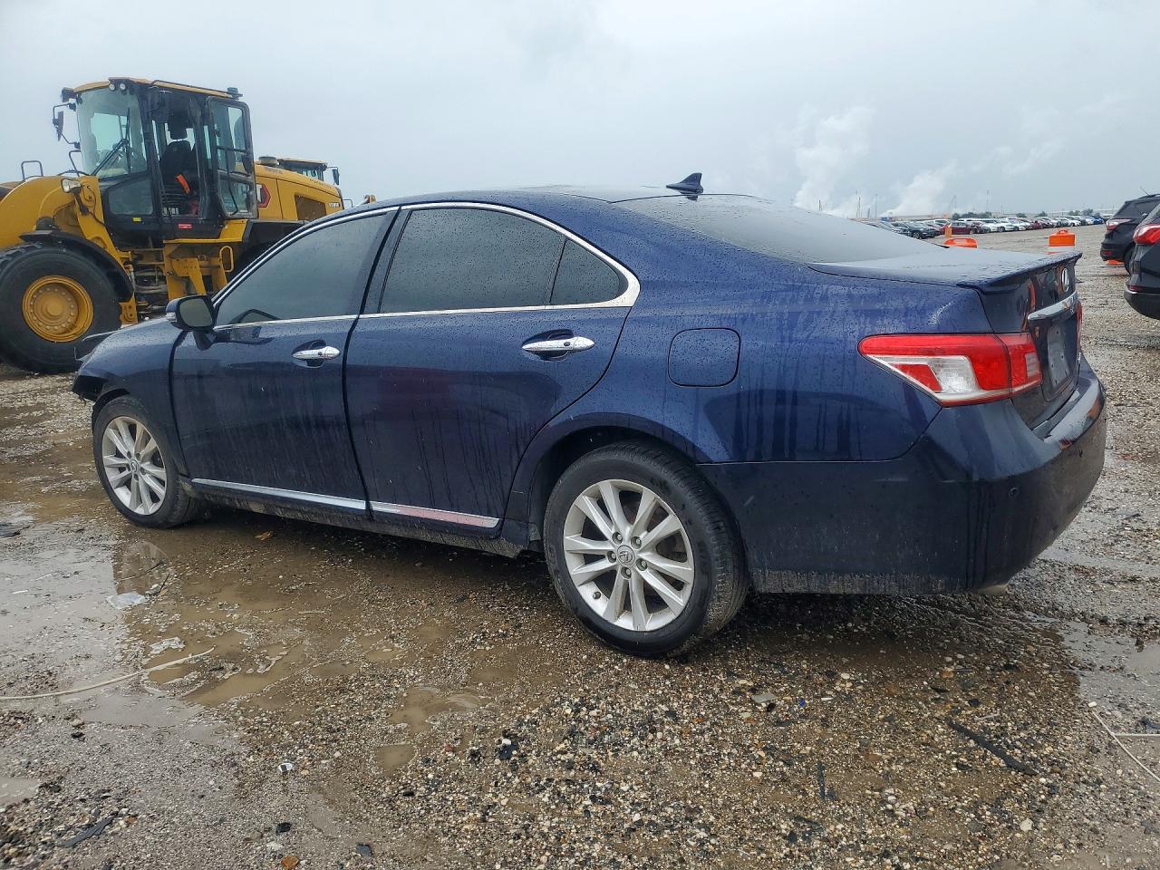 2011 Lexus ES350 VIN JTHBK1EG0B2466550 photo 2