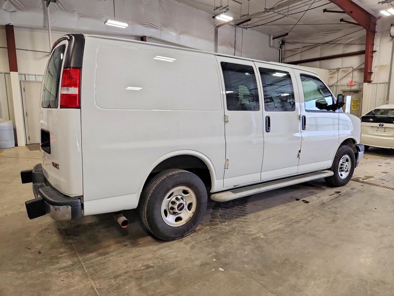 2020 GMC Savana VIN 1GTW7AFG1L1173184 photo 3