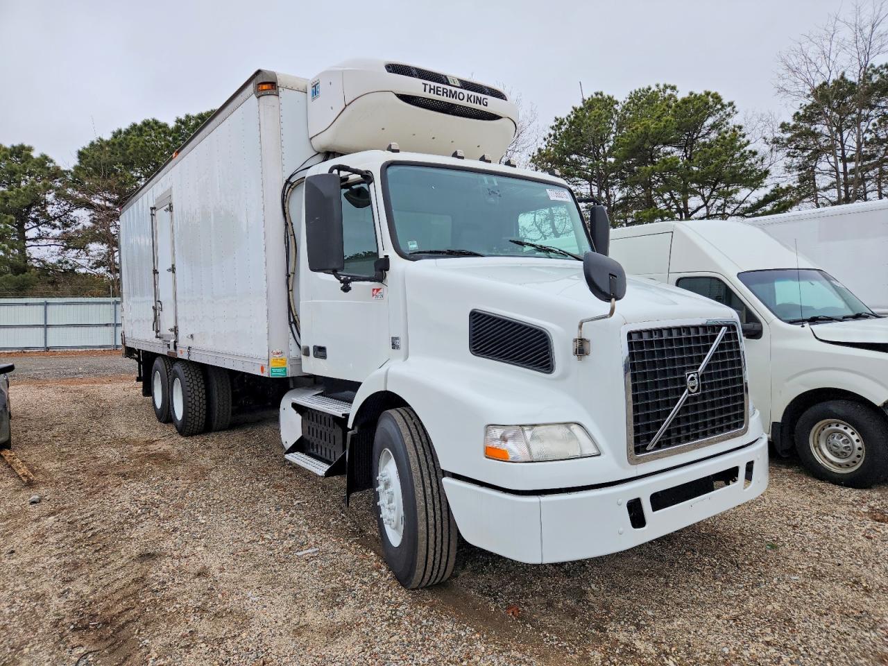2016 VOLVO Vn VIN 4V5MC9DF2GN971672 photo 1