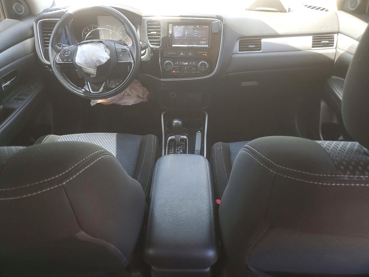 2017 Mitsubishi Outlander VIN JA4AZ2A37HZ015370 photo 8