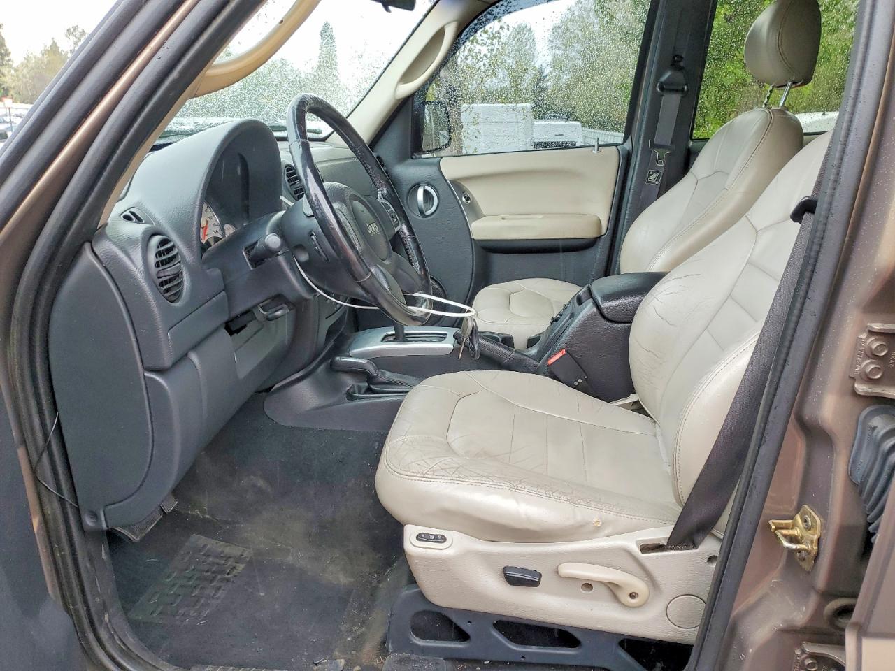 2002 Jeep Liberty VIN 1J4GL58K62W213490 photo 7
