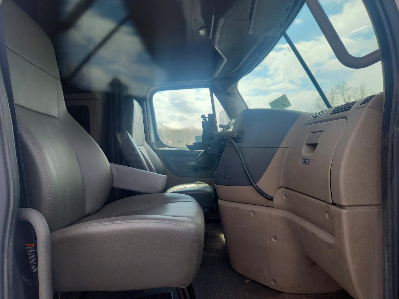 2015 FREIGHTLINER All other VIN 1FUJGLD65FLGJ1340 photo 5