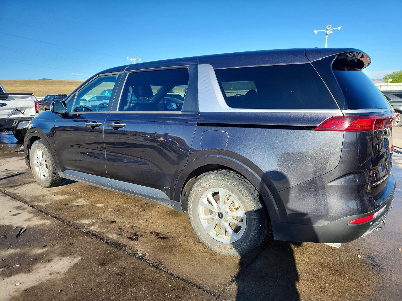 2022 Kia All other VIN KNDNB4H38N6132532 photo 2