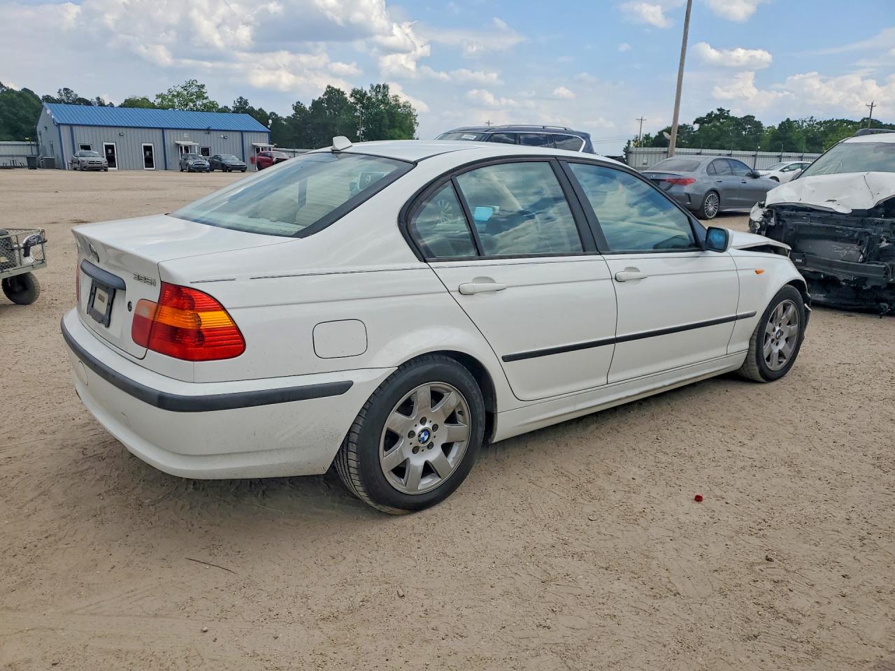 2005 BMW 3 series VIN WBAET37495NJ89956 photo 3