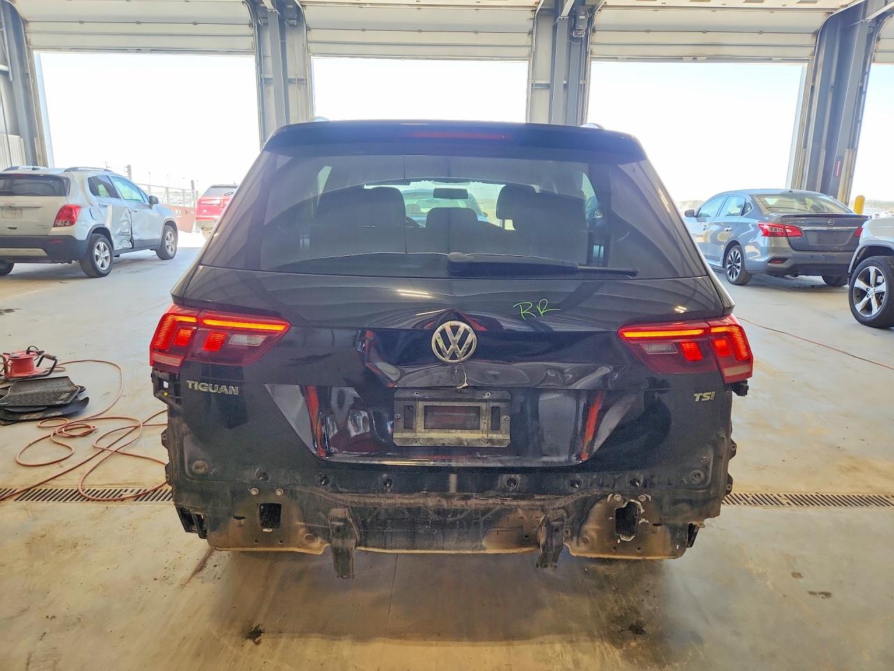 2018 Volkswagen Tiguan VIN 3VV1B7AX3JM019824 photo 6