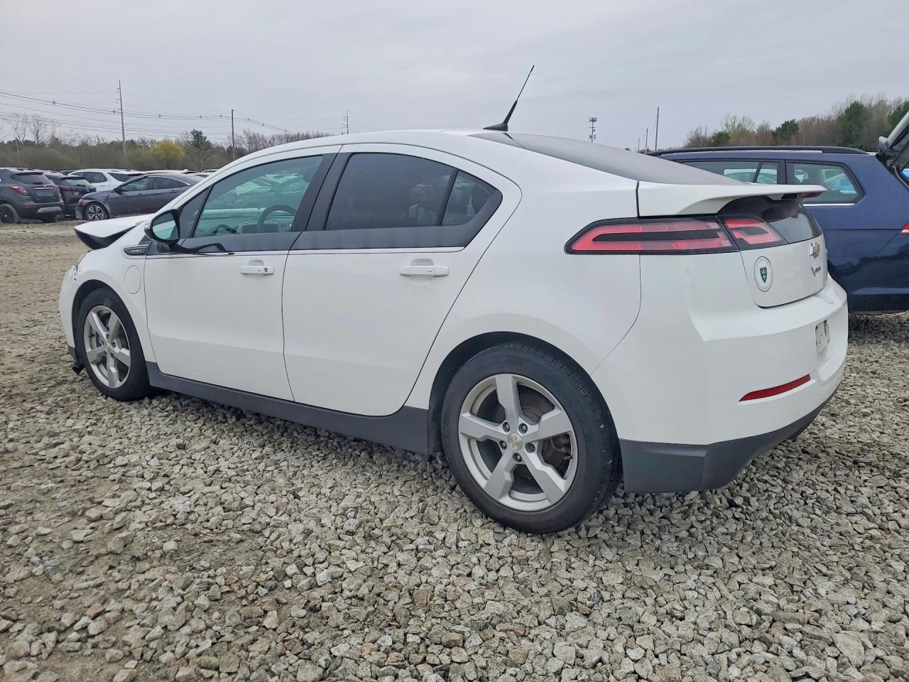 2013 CHEV Volt VIN 1G1RA6E41DU100490 photo 2