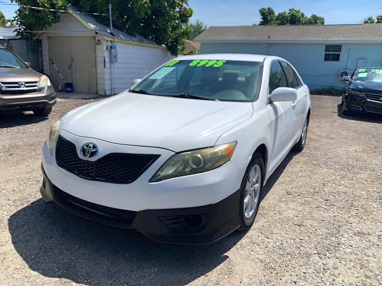 2011 Toyota Camry VIN 4T1BF3EK8BU634165 photo 2