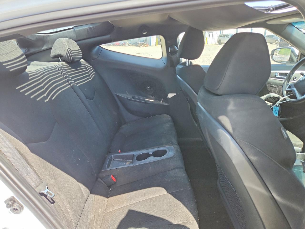 2017 Hyundai Veloster v VIN KMHTC6AD7HU320554 photo 10