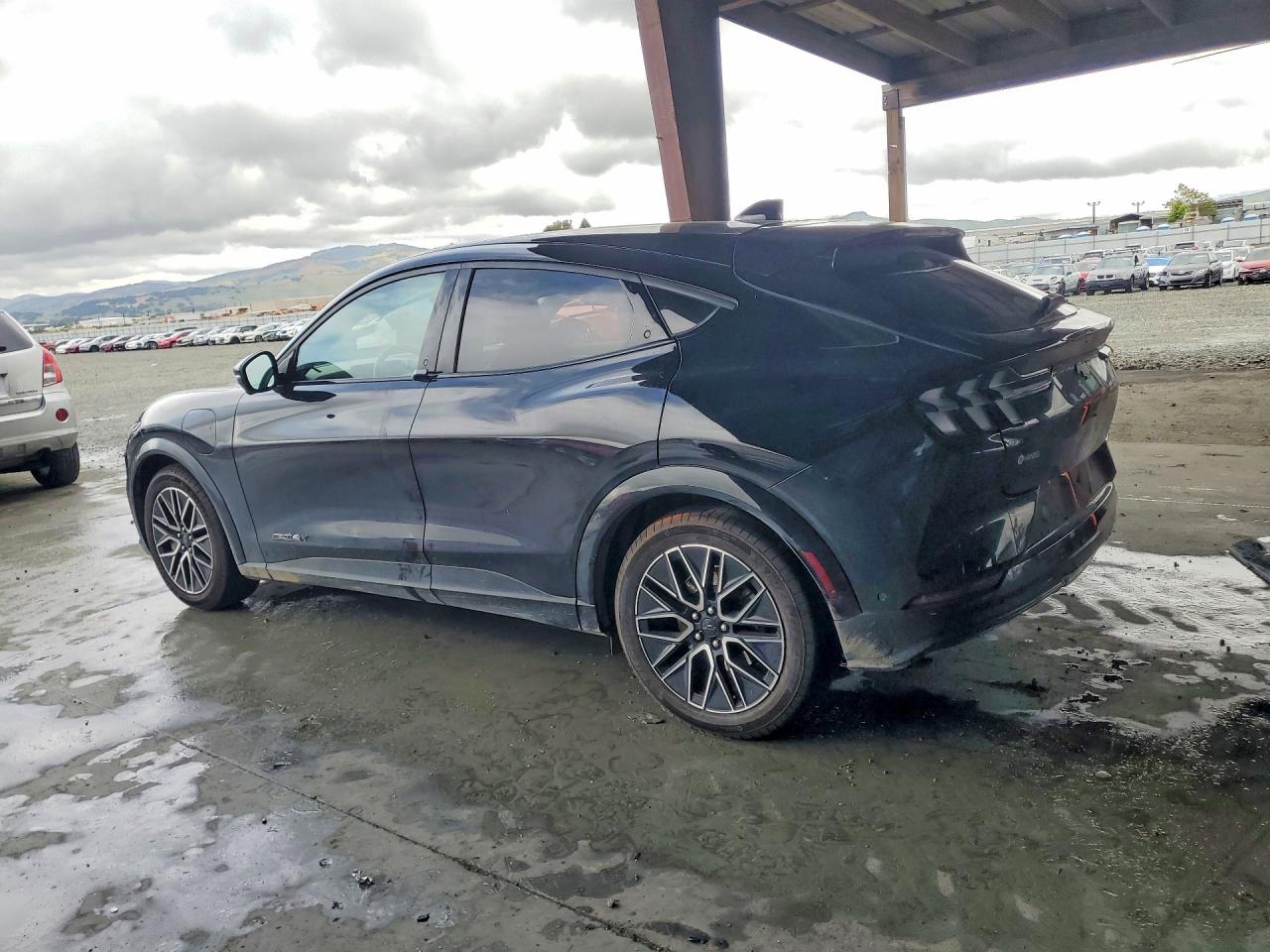 2024 Ford Mustang VIN 3FMTK3SU4RMA53055 photo 2