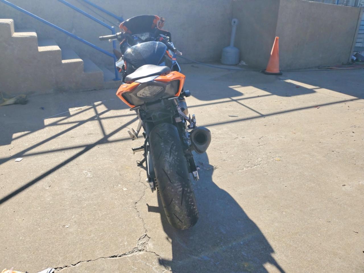 2017 Honda Cbr cycle VIN MLHPC4401H5400040 photo 4
