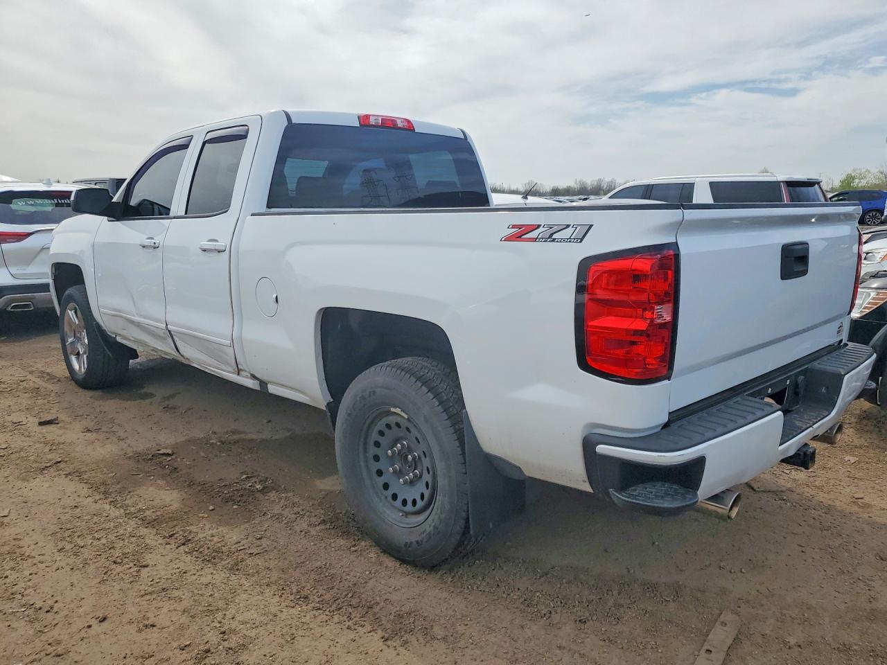 2018 Chev Silverado VIN 1GCVKREC6JZ333081 photo 2