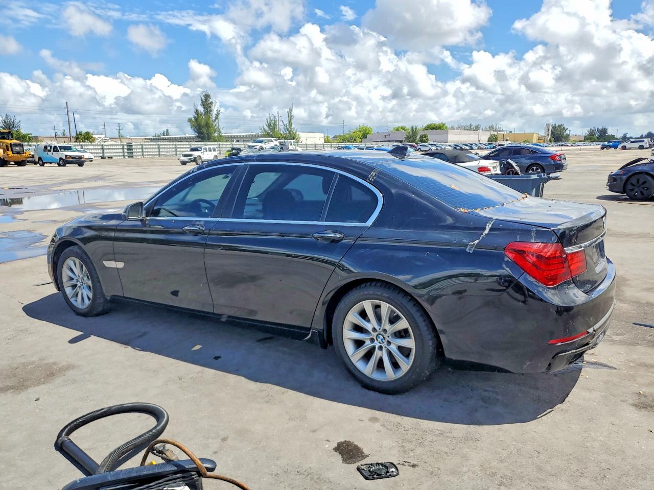 2015 BMW 7 series VIN WBAYE4C55FD946919 photo 2