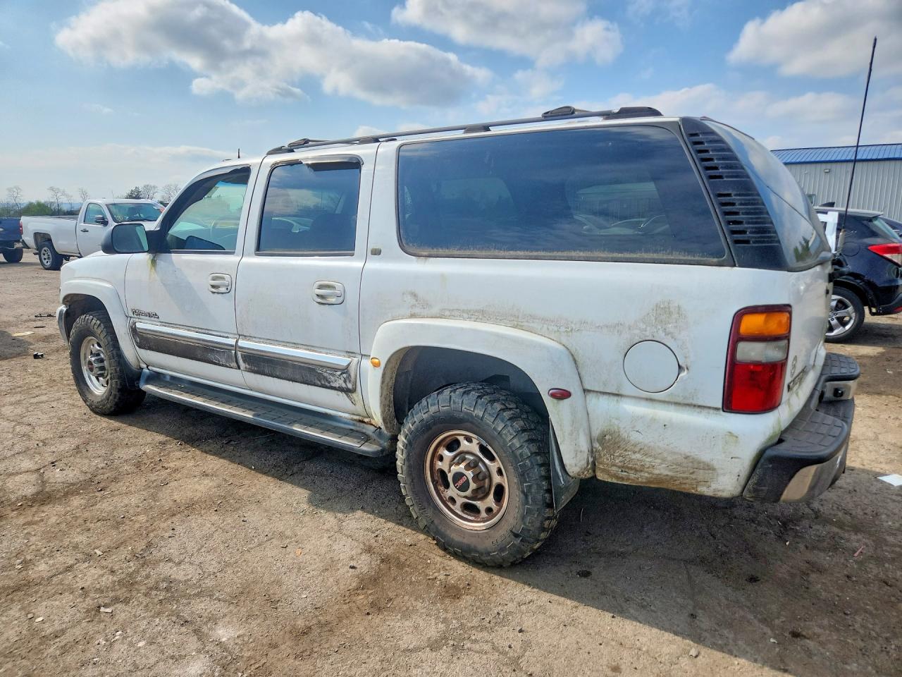 2003 GMC Yukon VIN 1GKGK26U83R302820 photo 2