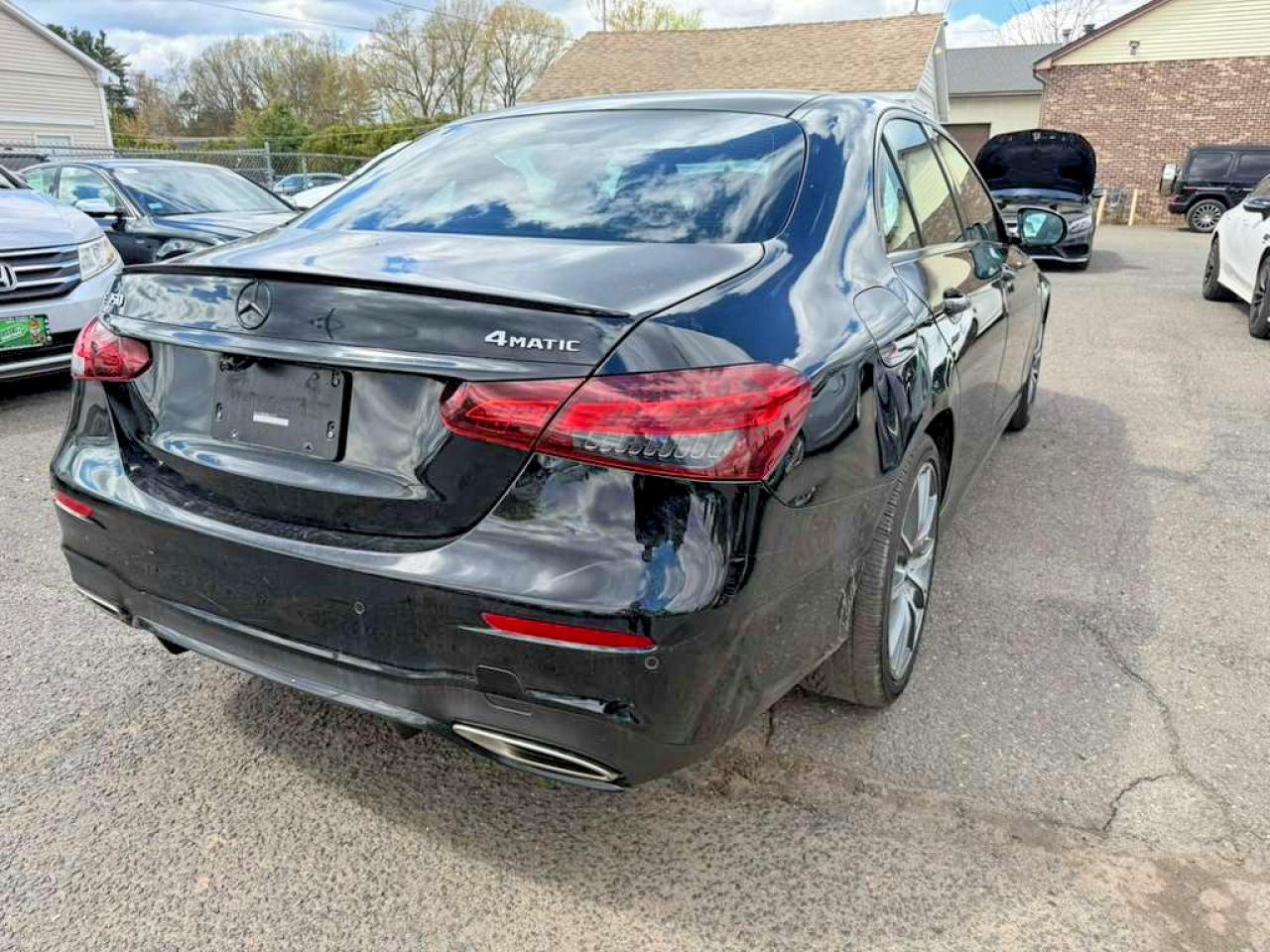 2022 Mercedes-Benz E-class VIN W1KZF8EB3NB020775 photo 3