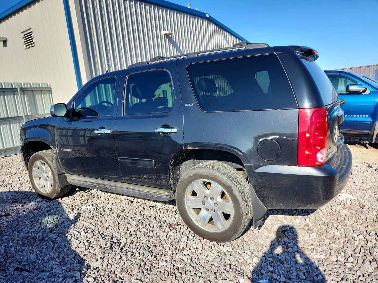 2010 GMC Yukon VIN 1GKUKCE03AR254521 photo 2