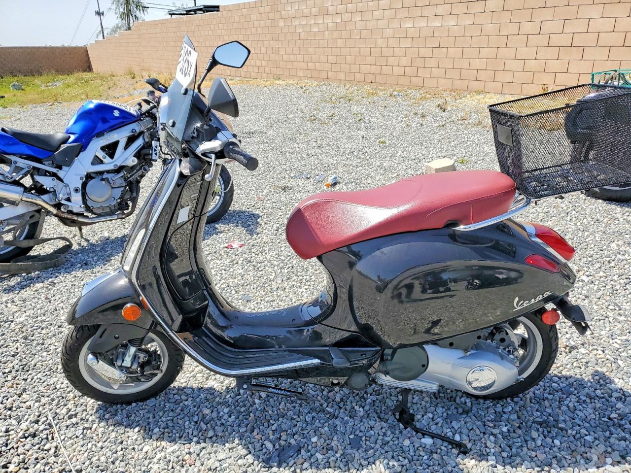 2015 Vespa Scooter VIN ZAPM818GXF5101851 photo 3