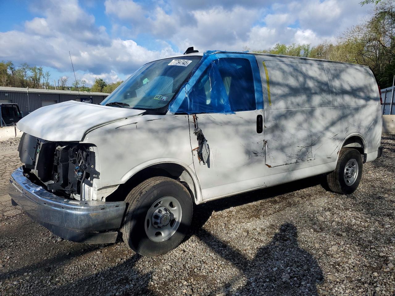 2025 CHEV Express VIN 1GCWGAFP3S1202053 photo 1