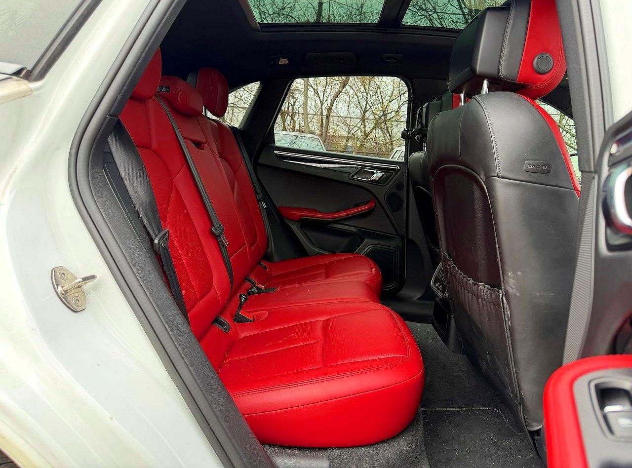 2016 Porsche Macan VIN WP1AB2A57GLB45029 photo 6