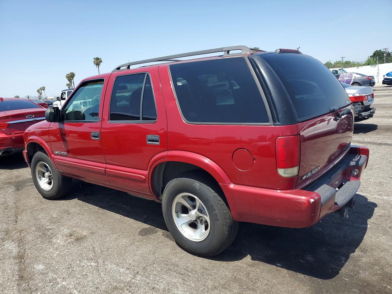 2002 Chevrolet Blazer VIN 1GNCS13W12K114066 photo 2