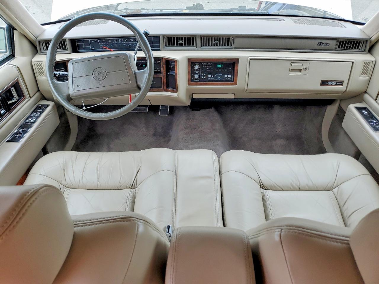 1993 Cadillac Deville VIN 1G6CD53B4P4215592 photo 8