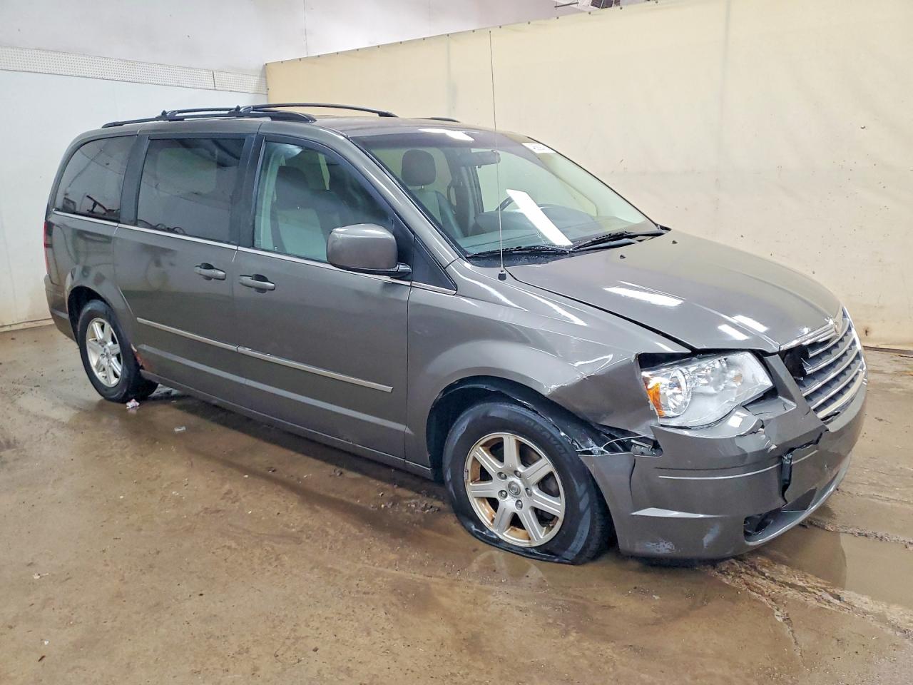 2010 Chrysler Minivan VIN 2A4RR8DXXAR320947 photo 4