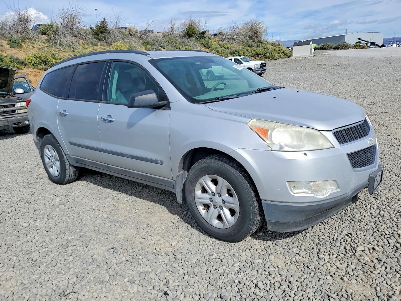 2010 Chevrolet Traverse VIN 1GNLVEEDXAS109215 photo 4