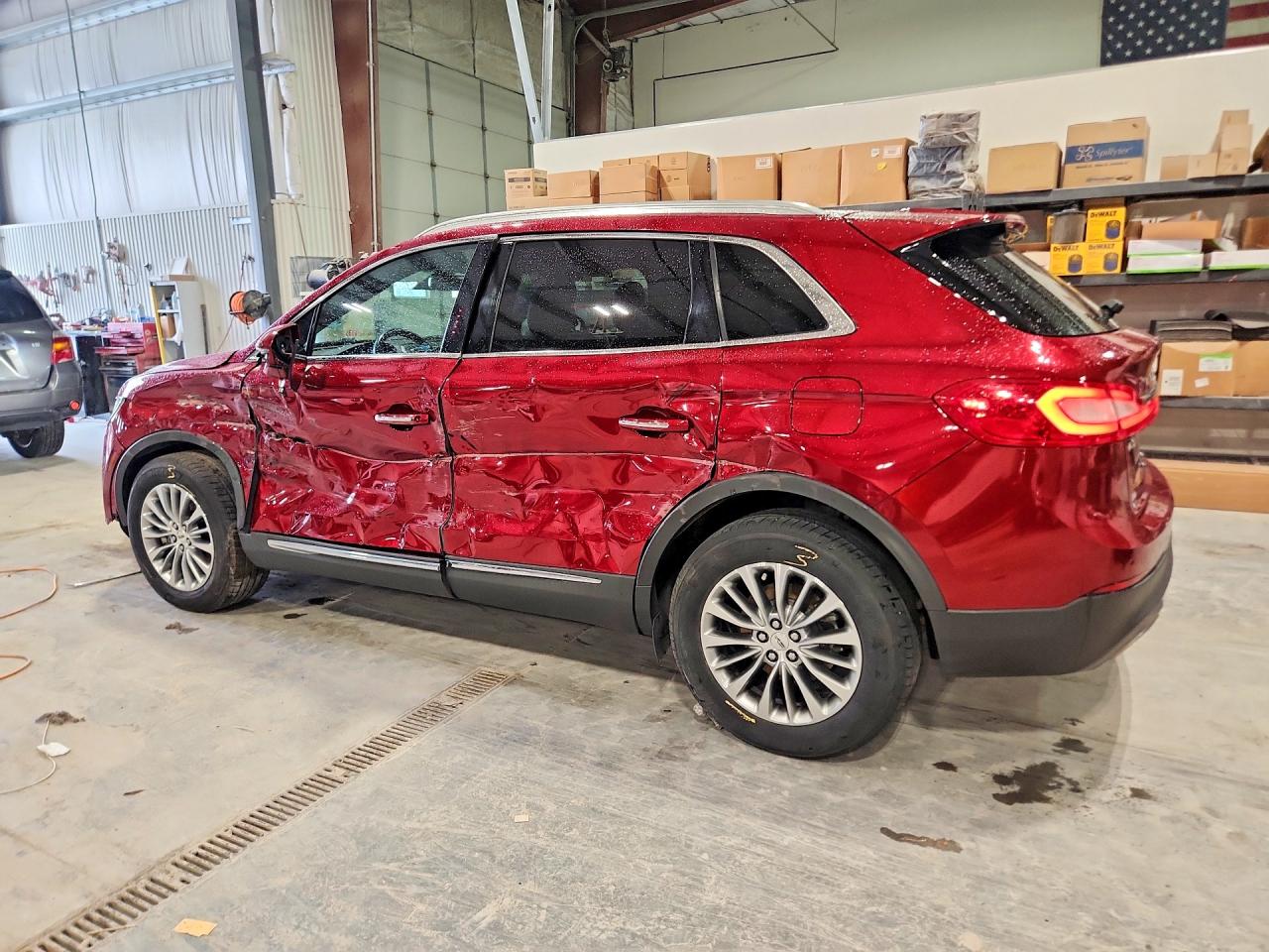 2017 Lincoln Mkx VIN 2LMPJ8KR5HBL44956 photo 2