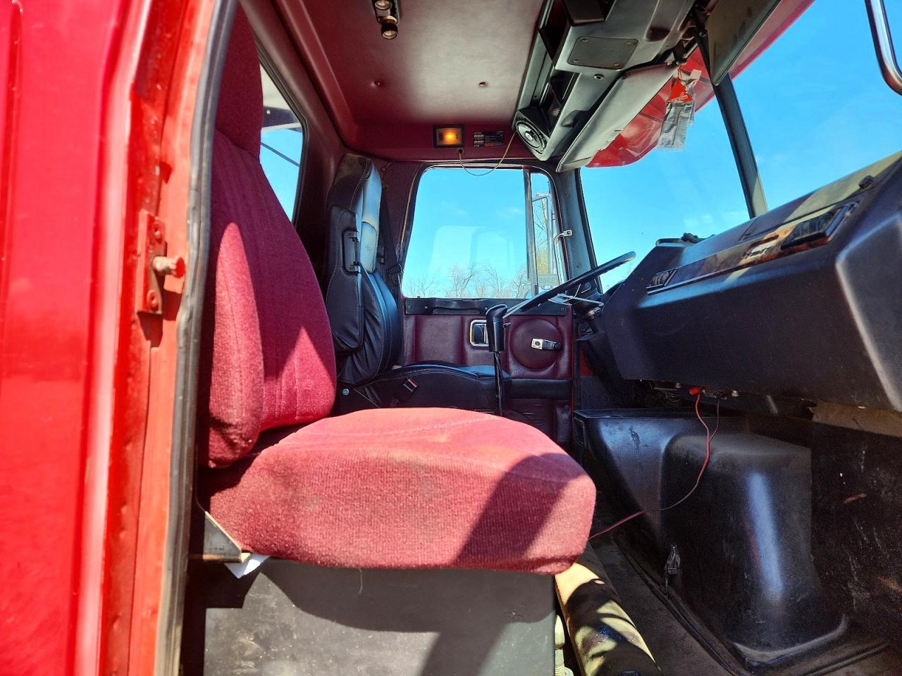 2000 VOLVO Convention VIN 4V5JC2UF7YN869442 photo 6