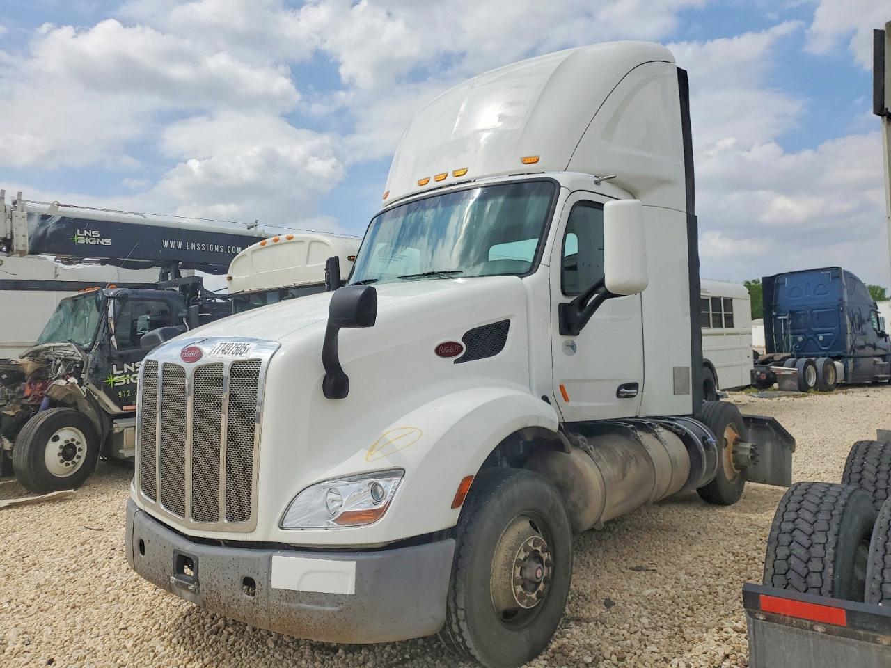 2017 PETERBILT All models VIN 1XPBA48X2HD429027 photo 2