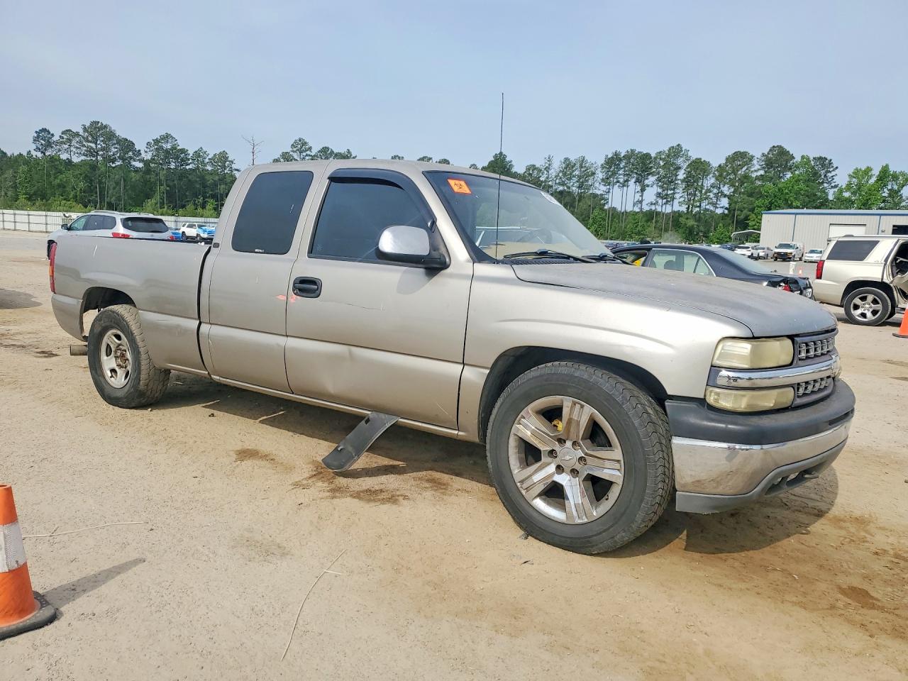 2000 CHEV Silverado VIN 2GCEC19T4Y1364504 photo 4
